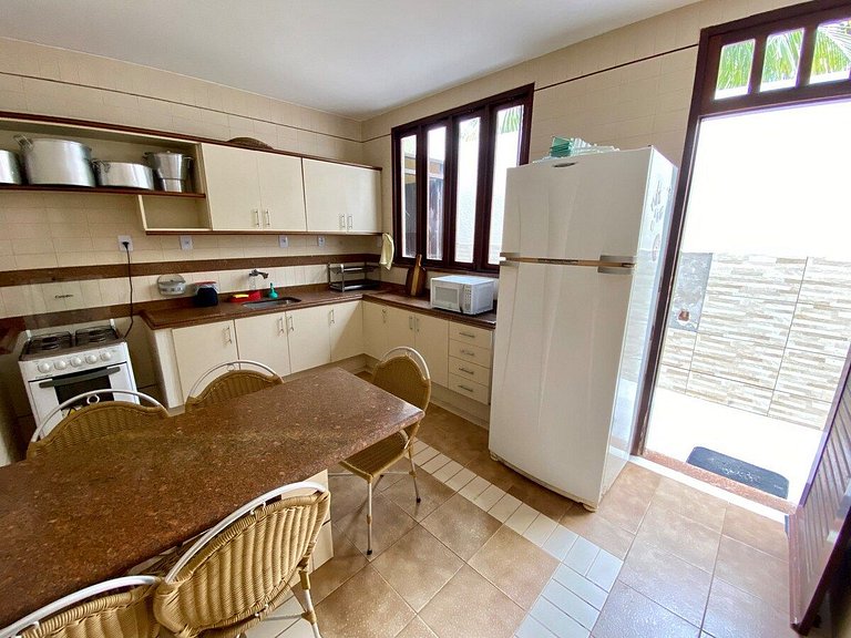 Casa Maravilhosa com AR e PISCINA a 80m da praia