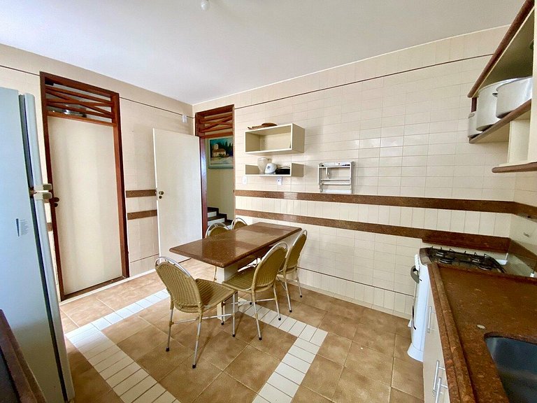 Casa Maravilhosa com AR e PISCINA a 80m da praia