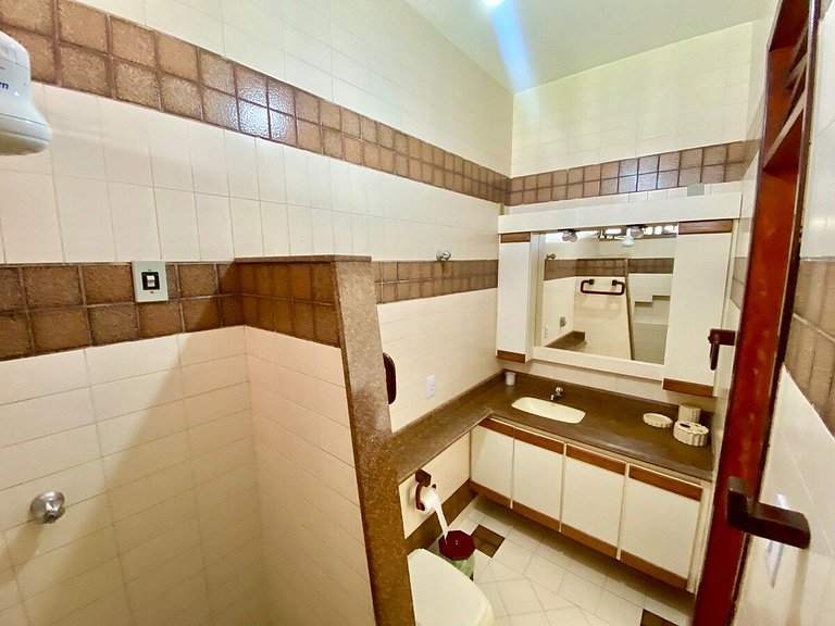 Casa Maravilhosa com AR e PISCINA a 80m da praia