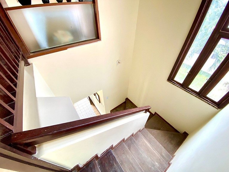 Casa Maravilhosa com AR e PISCINA a 80m da praia