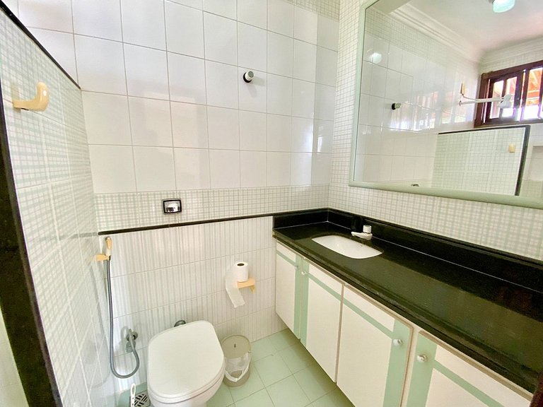 Casa Maravilhosa com AR e PISCINA a 80m da praia
