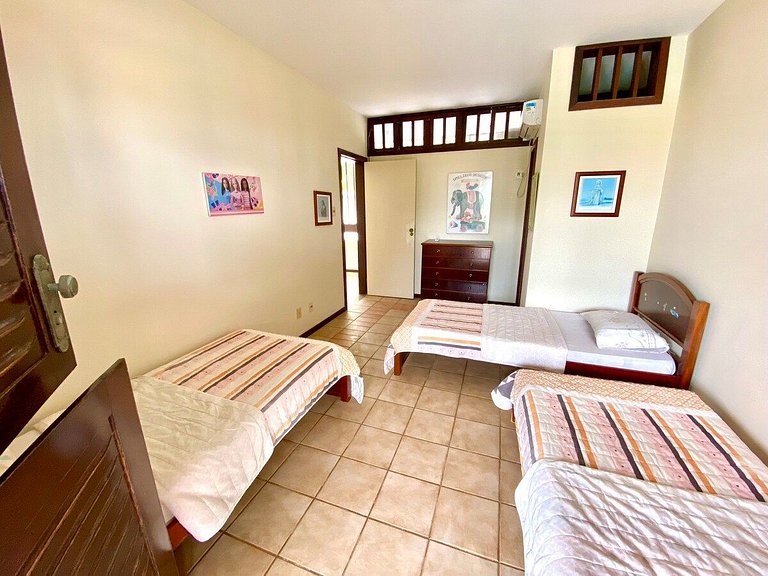 Casa Maravilhosa com AR e PISCINA a 80m da praia
