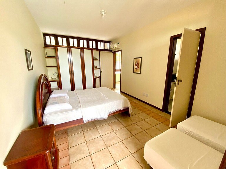 Casa Maravilhosa com AR e PISCINA a 80m da praia