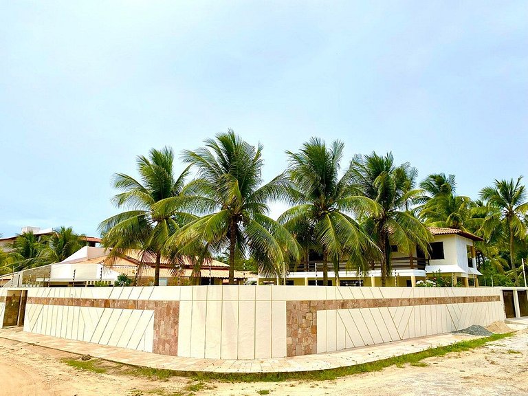 Casa Maravilhosa com AR e PISCINA a 80m da praia