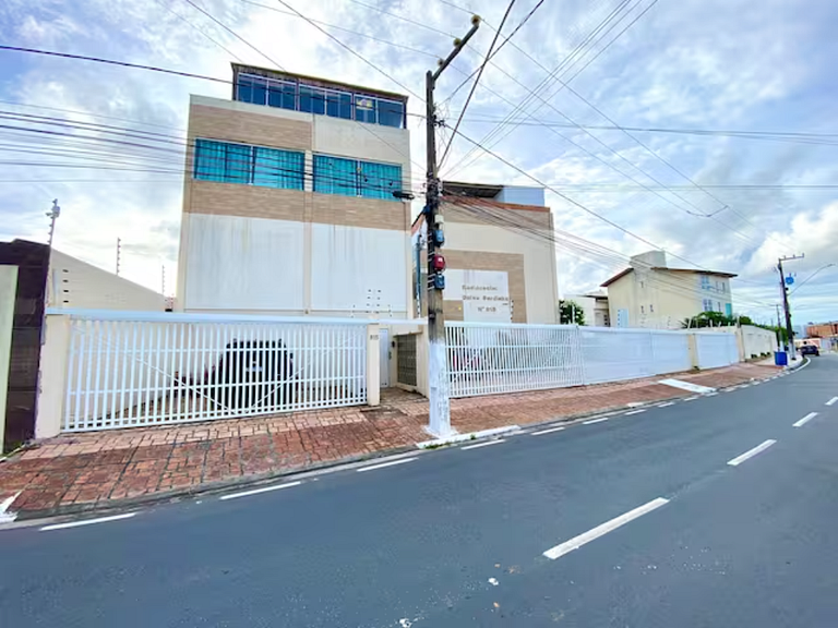 Lindo residencial a 350m do Farol da Orla