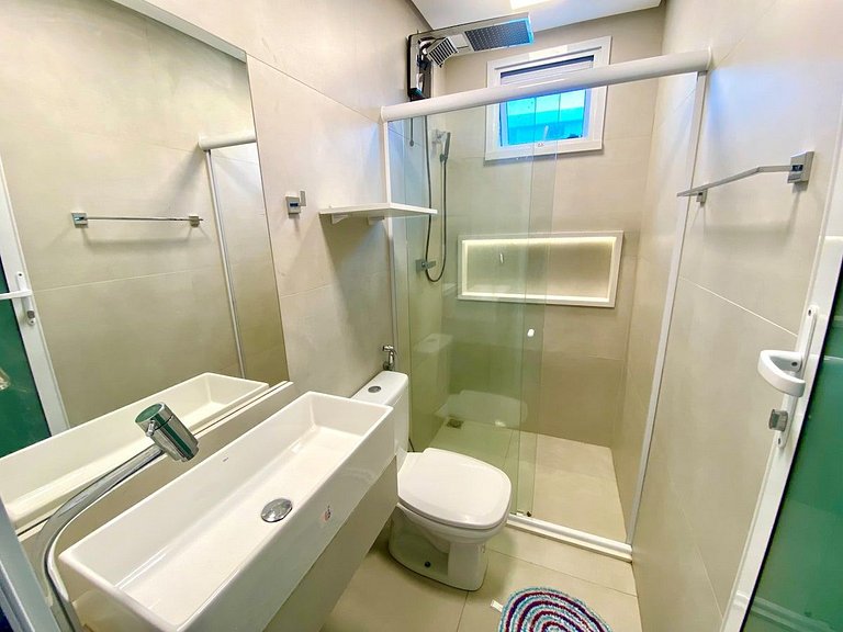 Casa com Piscina e Vista Mar na Orla de Atalaia