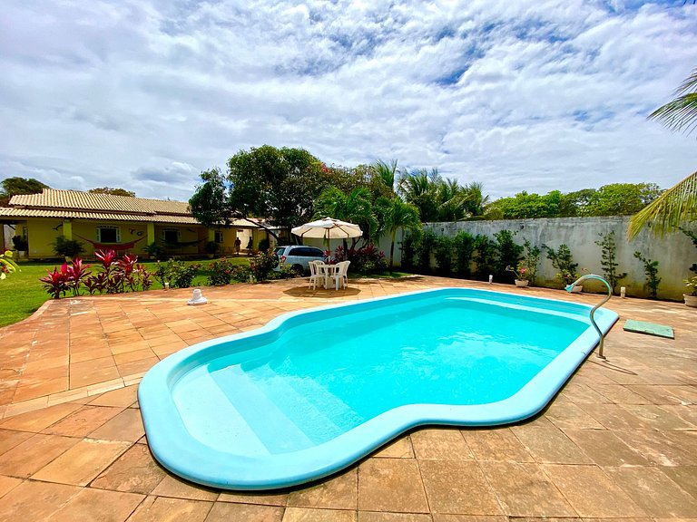 Casa de Praia com Ar, Piscina e Grande Área Verde