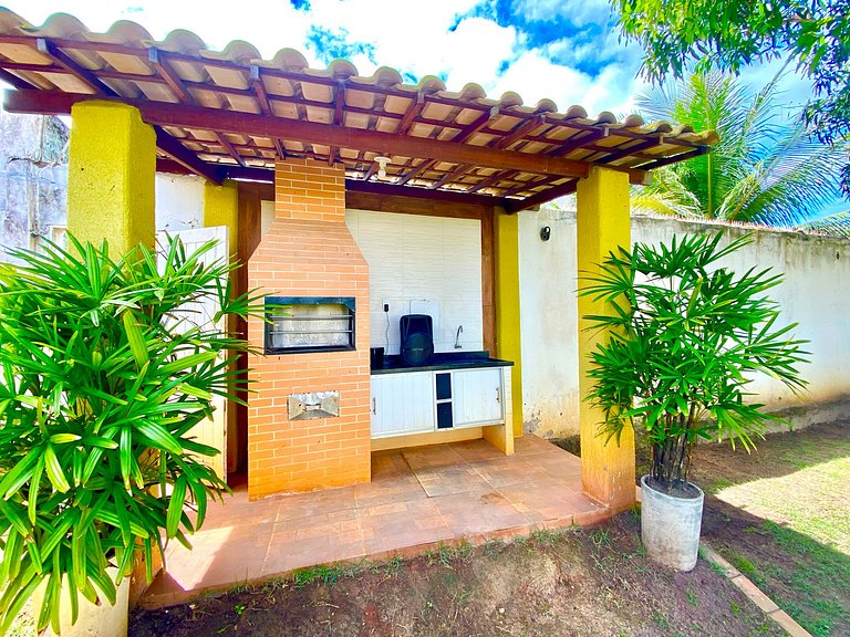 Casa de Praia com Ar, Piscina e Grande Área Verde