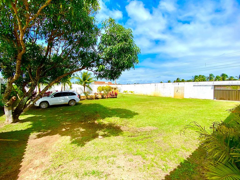 Casa de Praia com Ar, Piscina e Grande Área Verde