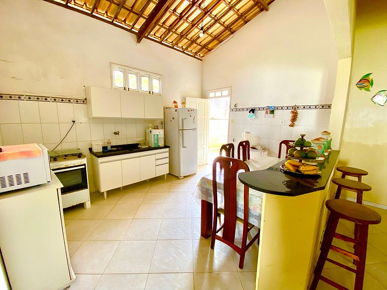 Casa de Praia com Ar, Piscina e Grande Área Verde