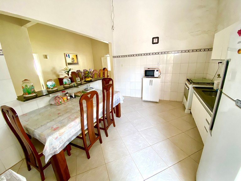 Casa de Praia com Ar, Piscina e Grande Área Verde