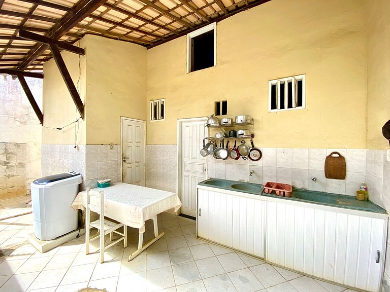 Casa de Praia com Ar, Piscina e Grande Área Verde