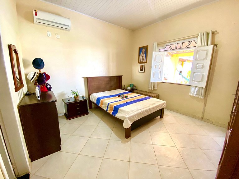 Casa de Praia com Ar, Piscina e Grande Área Verde