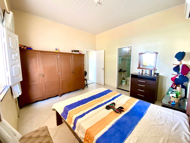 Casa de Praia com Ar, Piscina e Grande Área Verde