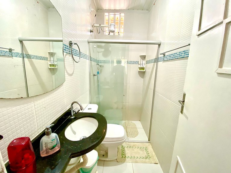 Casa de Praia com Ar, Piscina e Grande Área Verde