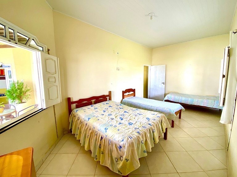 Casa de Praia com Ar, Piscina e Grande Área Verde