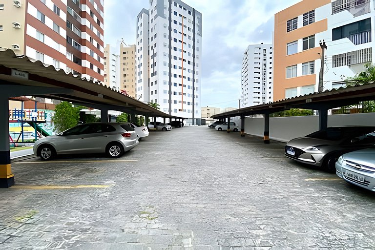 Apto em condomínio 2/4 com AR a 5min de shopping