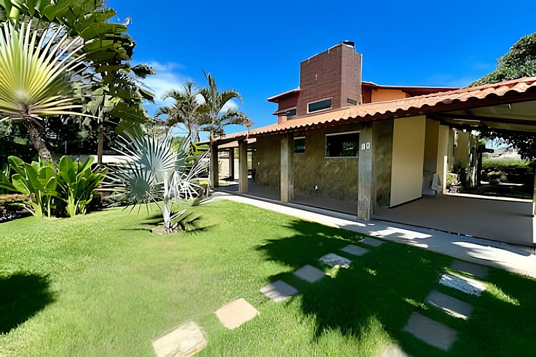 Casa 4/4 c/ AR e piscina em condomínio frente mar