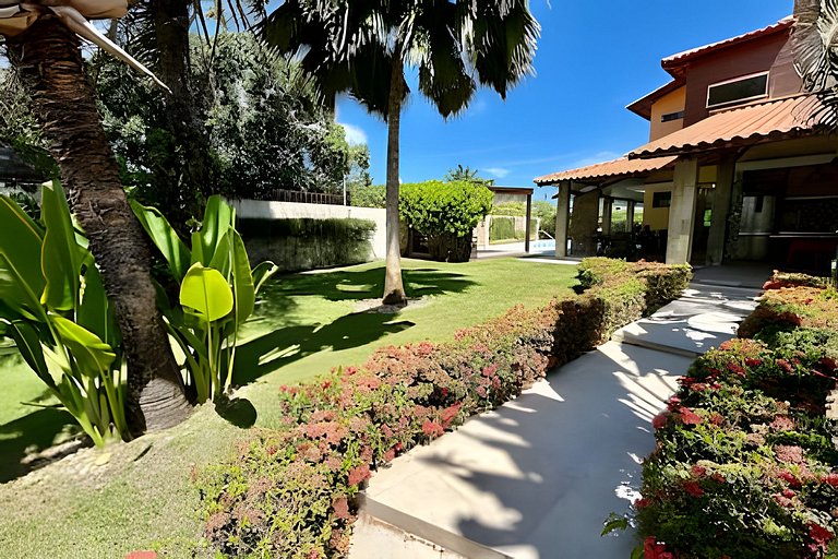 Casa 4/4 c/ AR e piscina em condomínio frente mar