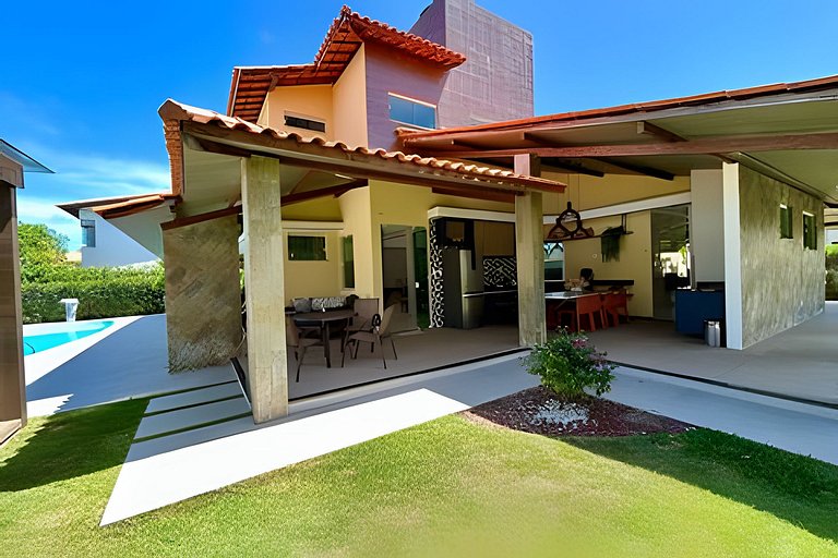 Casa 4/4 c/ AR e piscina em condomínio frente mar