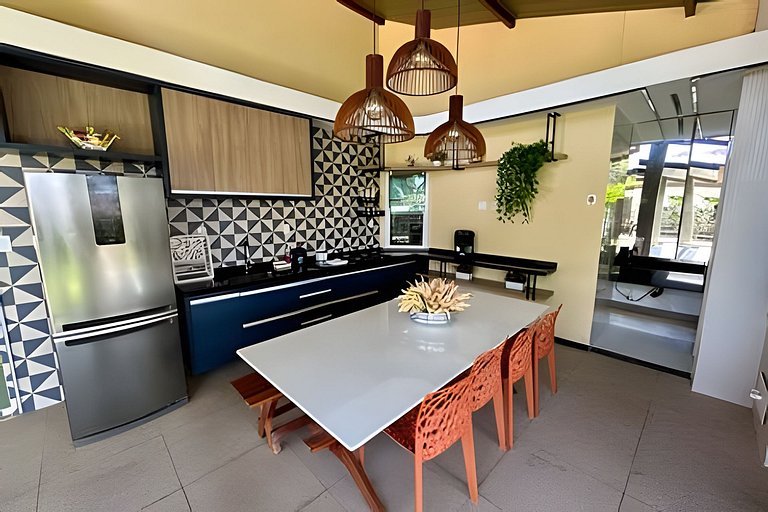 Casa 4/4 c/ AR e piscina em condomínio frente mar