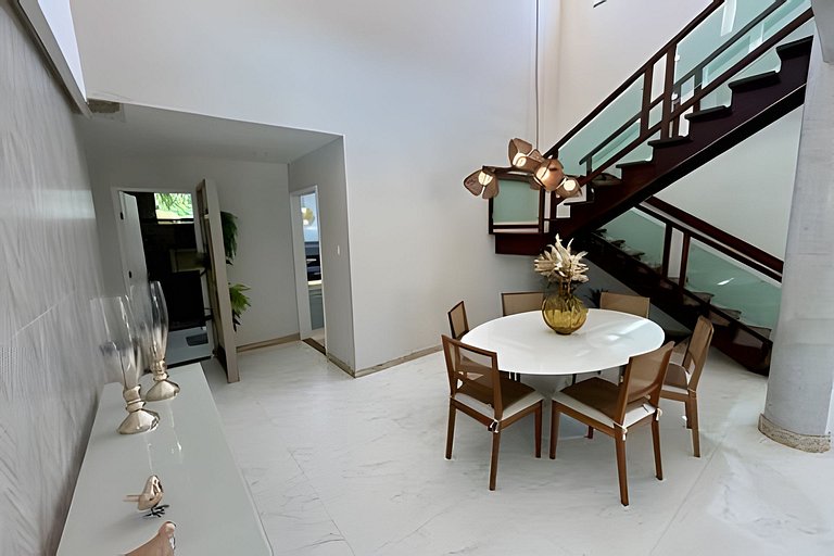 Casa 4/4 c/ AR e piscina em condomínio frente mar