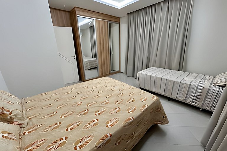 Casa 4/4 c/ AR e piscina em condomínio frente mar