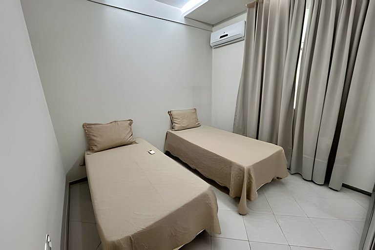 Casa 4/4 c/ AR e piscina em condomínio frente mar