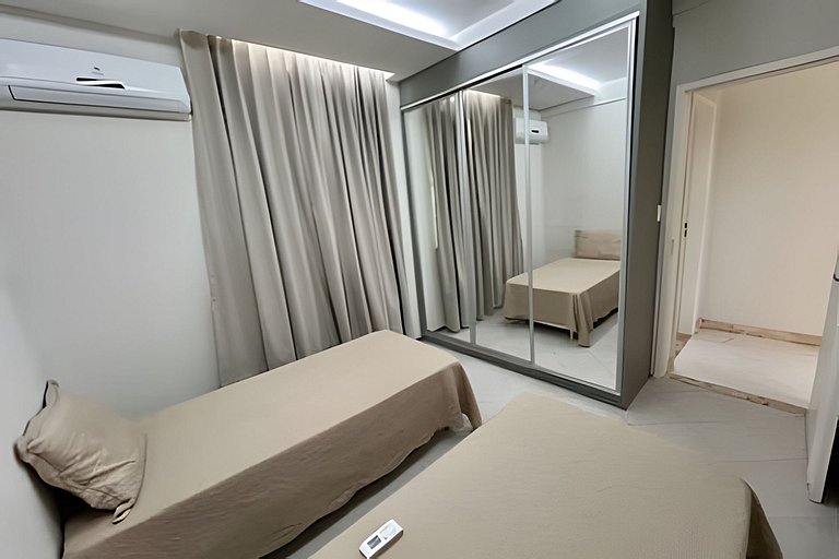 Casa 4/4 c/ AR e piscina em condomínio frente mar