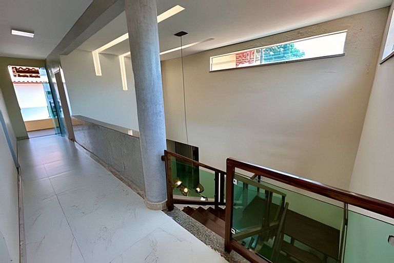 Casa 4/4 c/ AR e piscina em condomínio frente mar