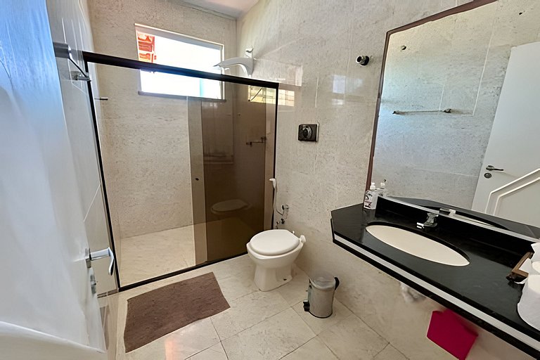 Casa 4/4 c/ AR e piscina em condomínio frente mar