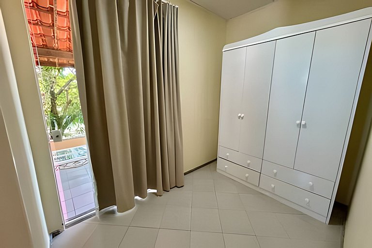 Casa 4/4 c/ AR e piscina em condomínio frente mar