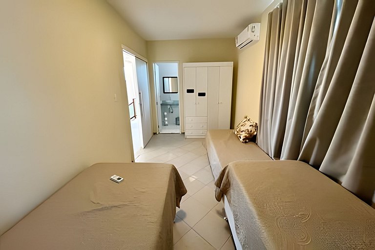 Casa 4/4 c/ AR e piscina em condomínio frente mar