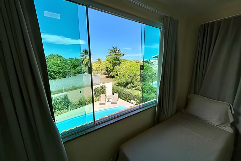 Casa 4/4 c/ AR e piscina em condomínio frente mar