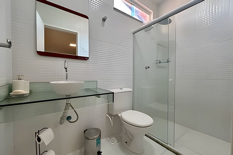 Casa 4/4 c/ AR e piscina em condomínio frente mar