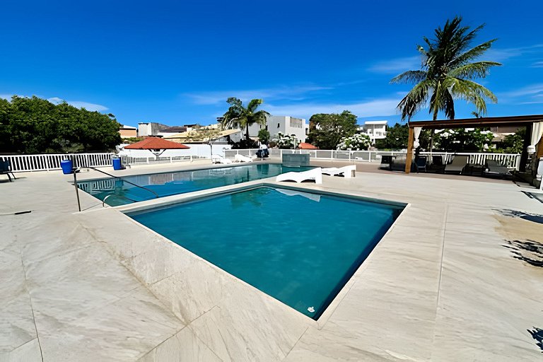 Casa 4/4 c/ AR e piscina em condomínio frente mar