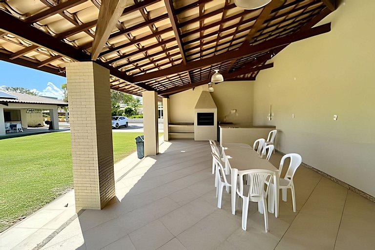 Casa 4/4 c/ AR e piscina em condomínio frente mar