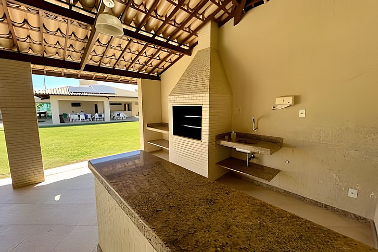 Casa 4/4 c/ AR e piscina em condomínio frente mar