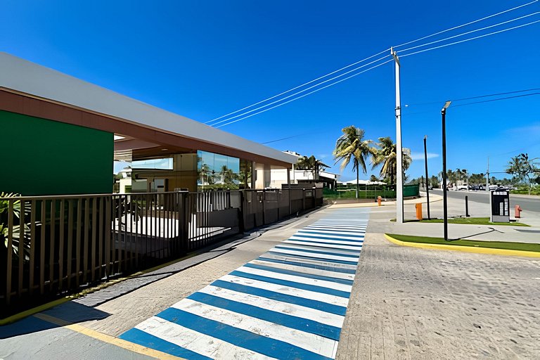 Casa 4/4 c/ AR e piscina em condomínio frente mar