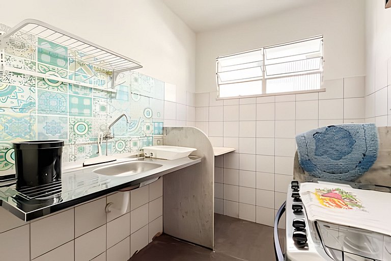 Apto com AR, 3/4 em condomínio com piscina e lazer