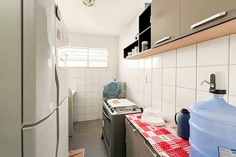 Apto com AR, 3/4 em condomínio com piscina e lazer