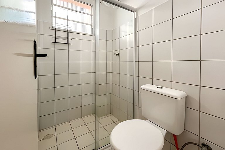 Apto com AR, 3/4 em condomínio com piscina e lazer