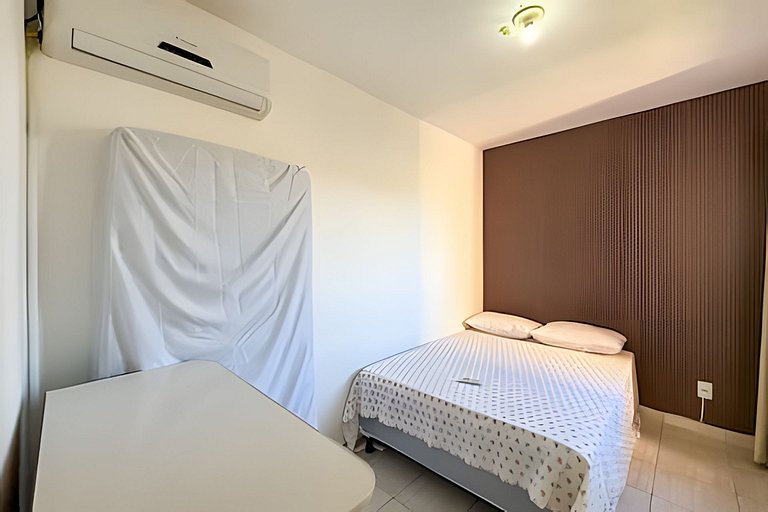 Apto com AR, 3/4 em condomínio com piscina e lazer