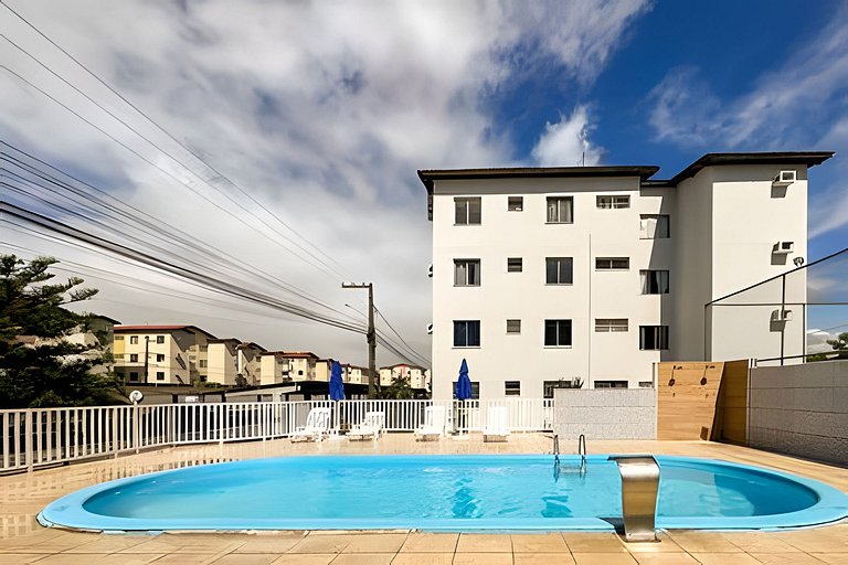 Apto com AR, 3/4 em condomínio com piscina e lazer