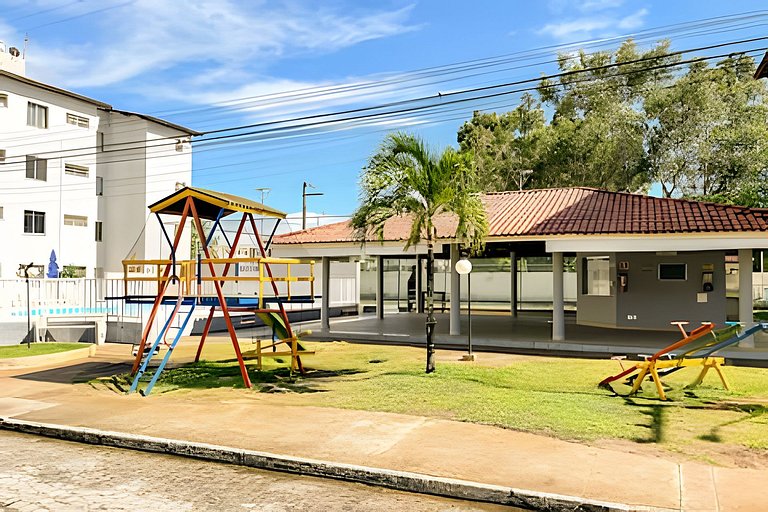 Apto com AR, 3/4 em condomínio com piscina e lazer