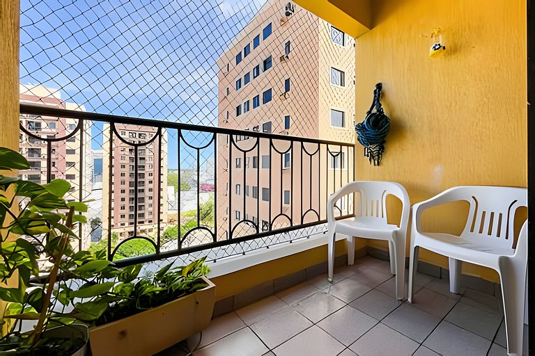 Apto 2/4 com AR a 5 min do Shopping Jardins