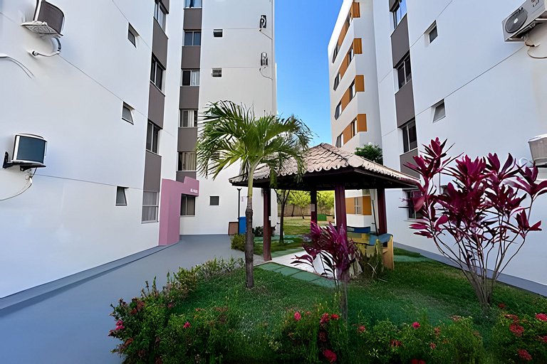 Apto com AR, 3/4 em cond fechado a 5 min da praia