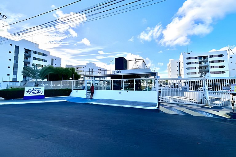 Apto com AR, 3/4 em cond fechado a 5 min da praia