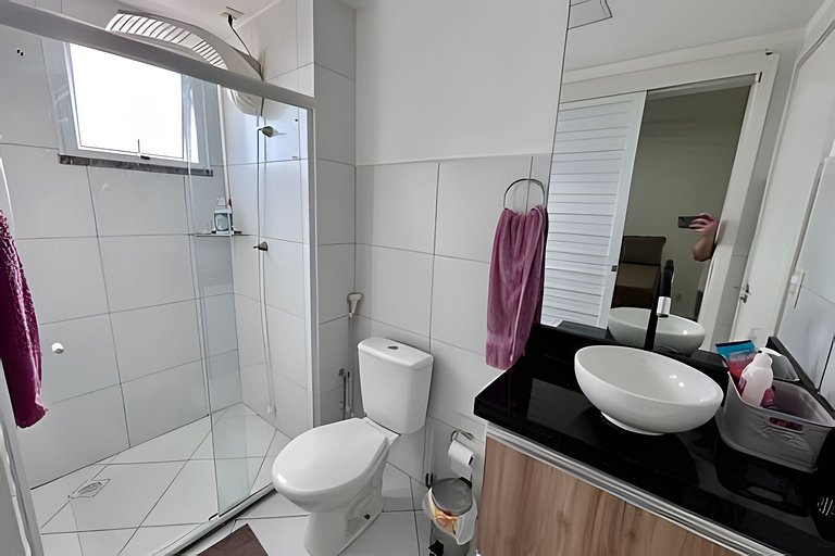 Apto com AR, 2/4 em condomínio clube em Aracaju