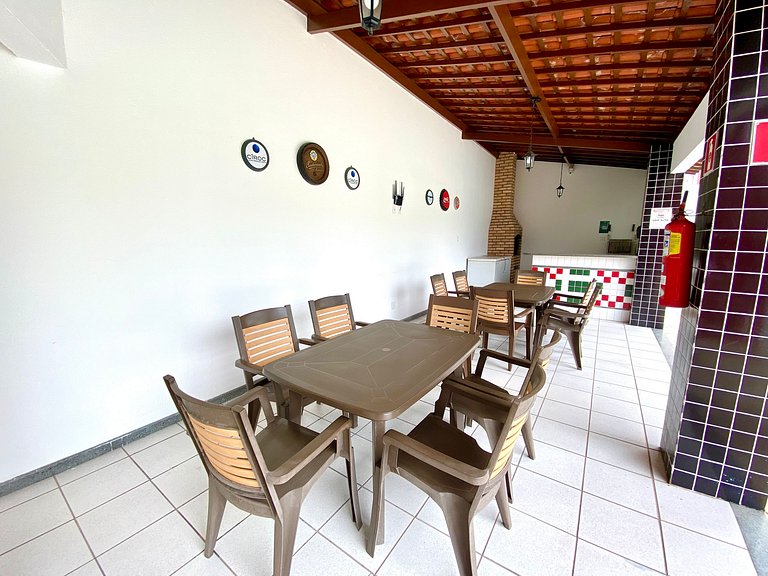 Apto em condomínio 2/4 com AR a 5min de shopping